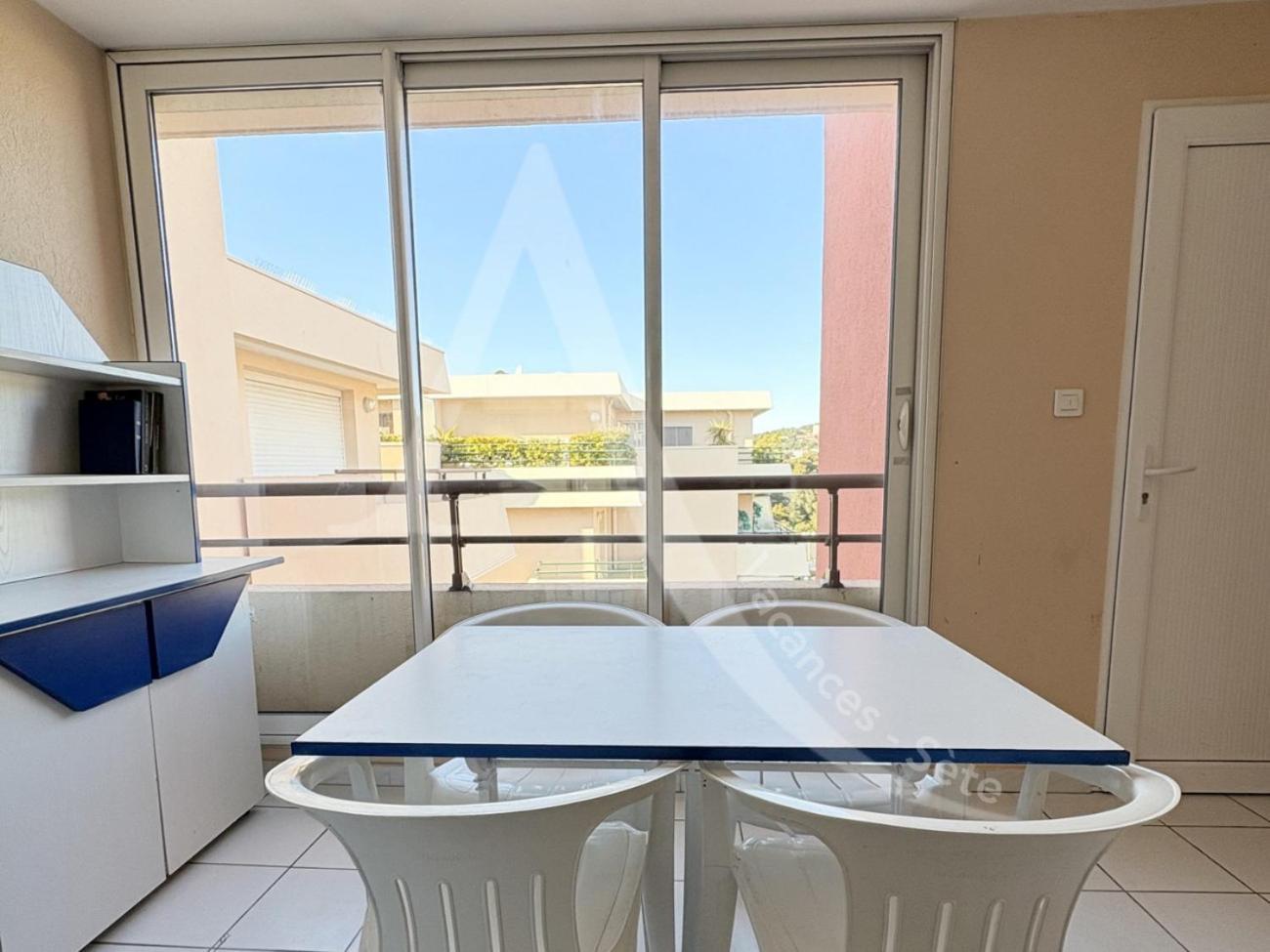 1 Chambre, Dernier Etage Avec Asc, Clim, Res Avec Piscine Appartement *